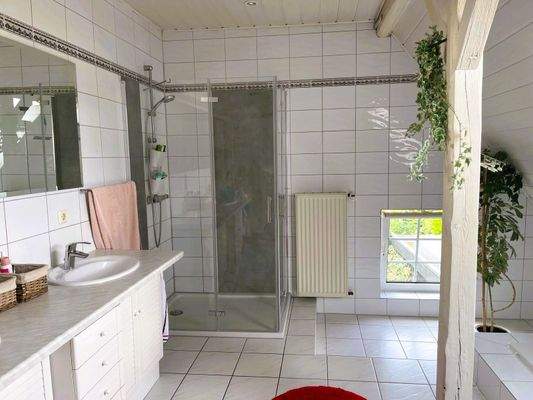 Badezimmer im OG