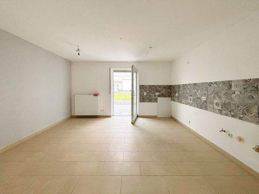 Küche mit Zugang zur Terrasse Erdgeschoss