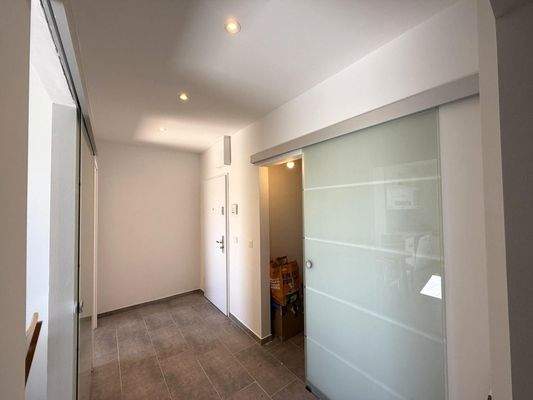 Wohnungseingang mit Spots