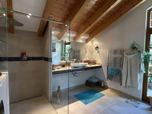 Badezimmer 1 im Obergeschoss