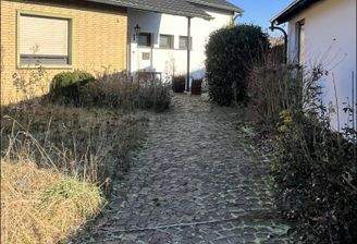 Pflasterflächen mit Natursteinen angelegt