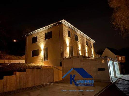 Außenansicht-Stellplätze-Carport