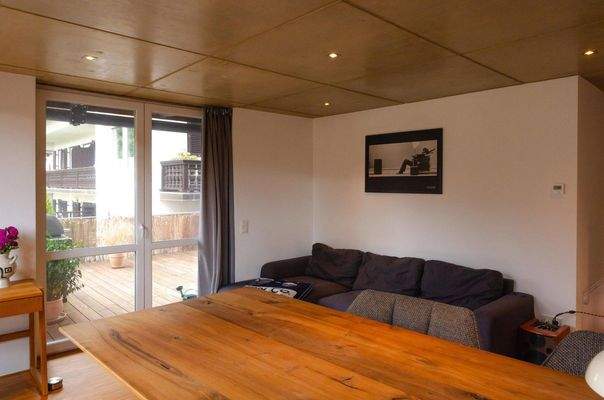 Wo-Zi.  mit Blick auf Terrasse