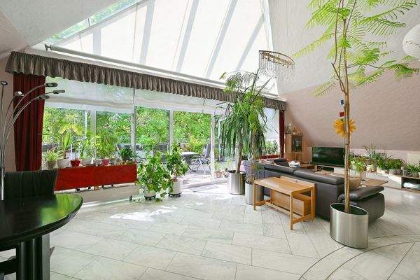 Wohnzimmer Penthouse links