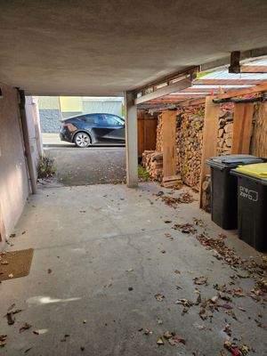 Hoffläche, Garage mit Arbeitsgrube