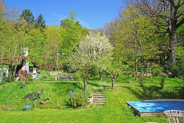 Garten für drei der sechs Wohnparteien