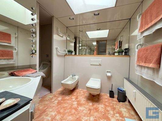 Badezimmer mit Dusche