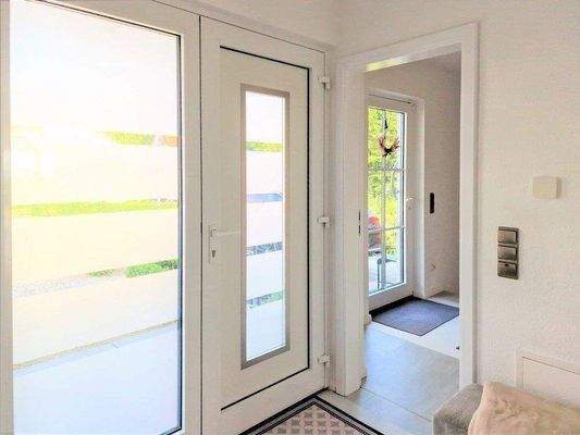 Hauseingang und Nebeneingang für die Gäste