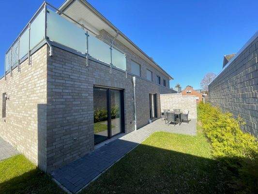 Terrasse Erdgeschoss rechts