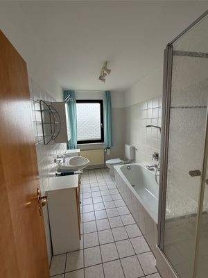 Wannen-Duschbad, OG.jpg