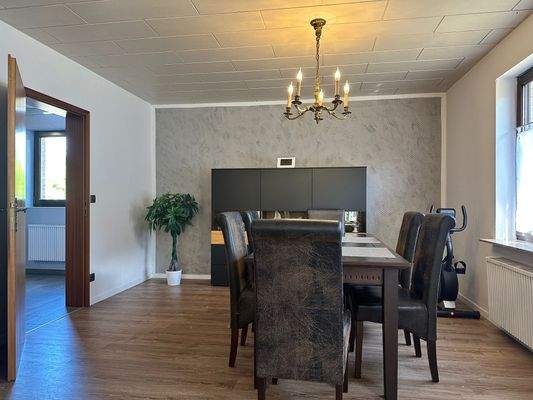 Essbereich mit Küchenanbindung