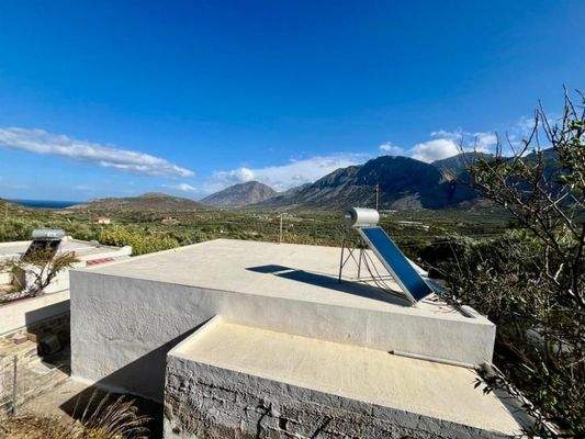 Kreta, Pachia Ammos: Teilweise renoviertes Haus mit Garten zu verkaufen