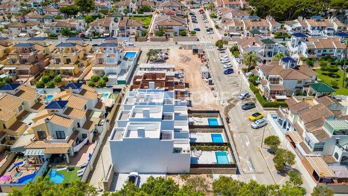 Detached Villas with Pool 900 m from the Beach in Mil Palmeras