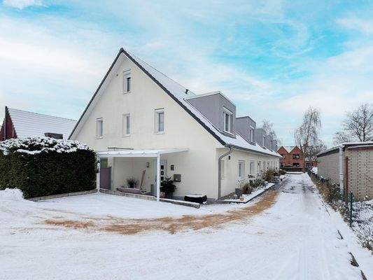 Giebelseite / Hofzufahrt