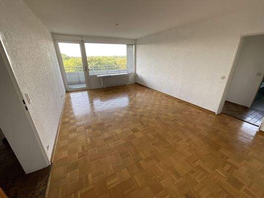 Wohnzimmer mit Balkon