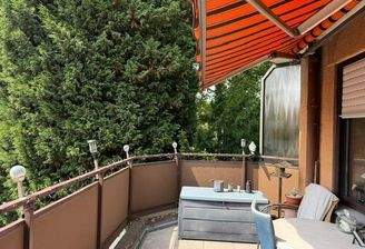 großer Balkon mit Markise.jpg
