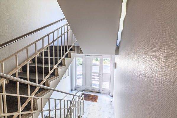 Eingang und Treppenhaus