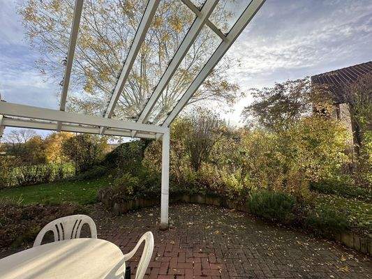 zweiten, überdachten Terrasse (EG).