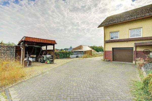 Carport und Garage