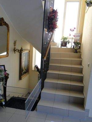 Gepflegter Treppenaufgang Anbau