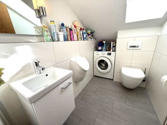 Gäste-WC samt Waschmaschine