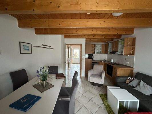 Wohnzimmer mit Eßbereich