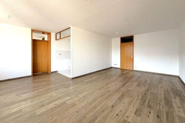 Wohnzimmer mit Zugang zur Loggia