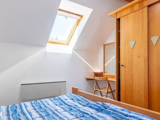Schlafzimmer 1