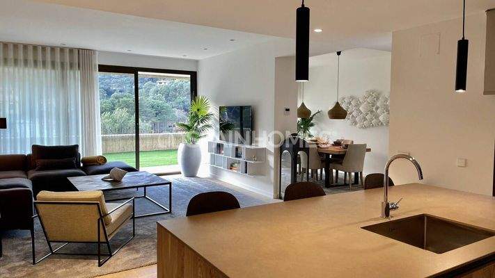 Luxury Seafront Flats Amid Nature in Begur