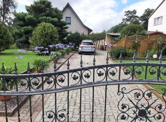 Blick über den Gartenzaun 