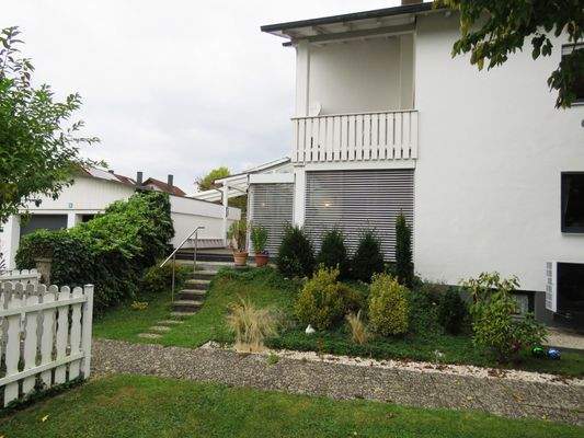 Wintergarten und Doppelgarage 