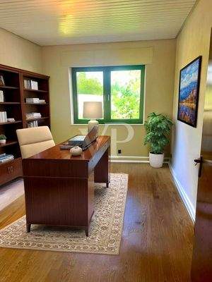 Arbeitszimmer KI bearbeitet