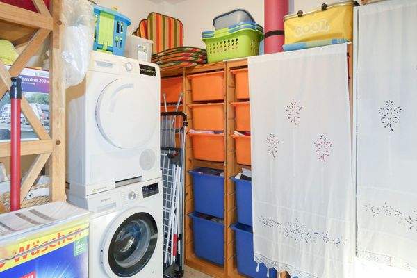 mit praktischem HWR und Lagerraum