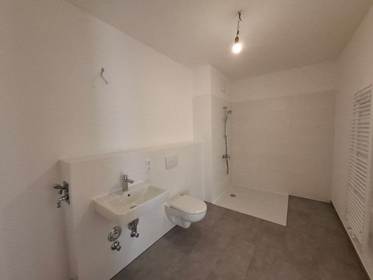 Badezimmer mit Dusche