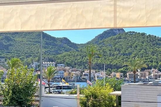 Terrasse mit Hafenblick