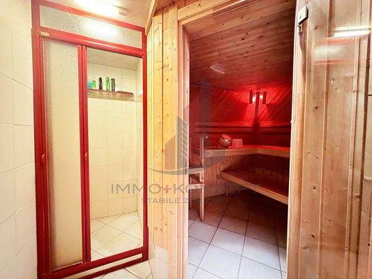 mit Duschmöglichkeit