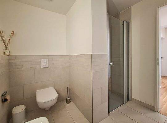 Beispielbild Duschbadezimmer