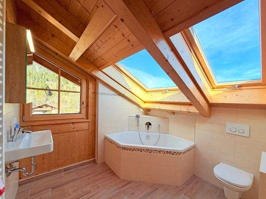 Wannenbad im Dachgeschoss