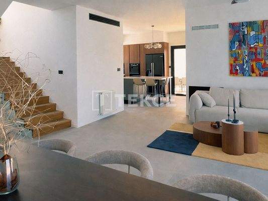 Detached Villa 100 m from the Sea in Esentepe