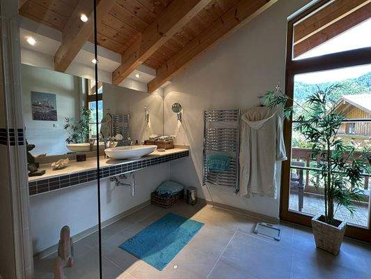 Badezimmer 1 im Obergeschoss