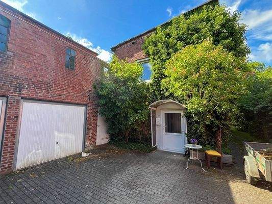 Innenhof mit Garagen