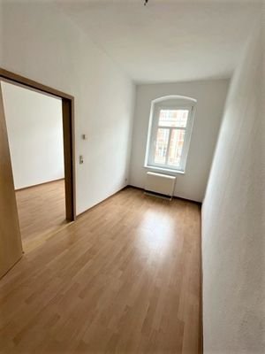 Arbeitszimmer mit Blick zum Schlafzimmer