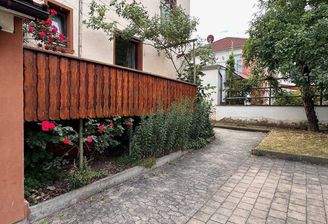 Wohnung EG Hochparterre mit Balkon