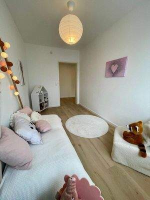 Großzügiges Kinderzimmer