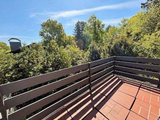 Balkon mit Blick ins Grüne.jpg