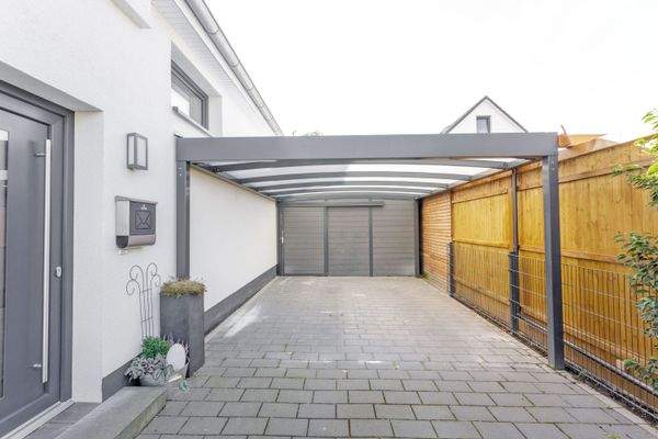 Qualitätscarport mit Abstellraum.jpg