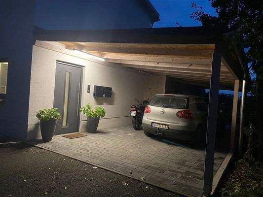 Carport direkt vor der Haustür