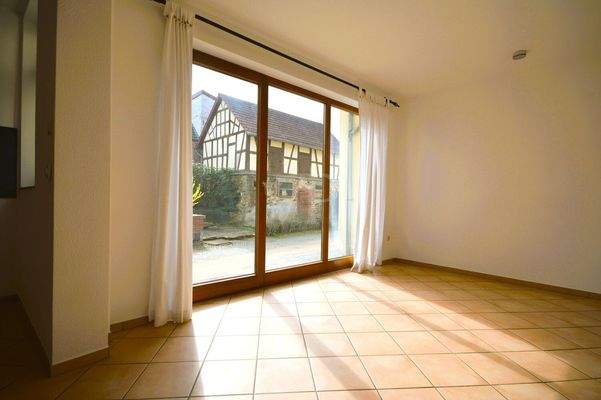 Essplatz mit Zugang Sonnen-Terrasse