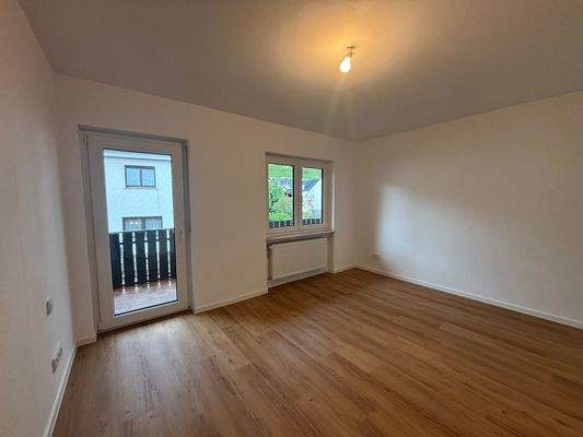 Schlafzimmer mit Zugang zum Balkon