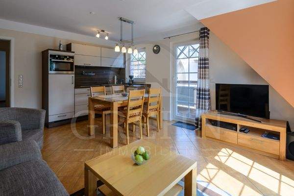 heller Wohn- und Essbereich.jpg